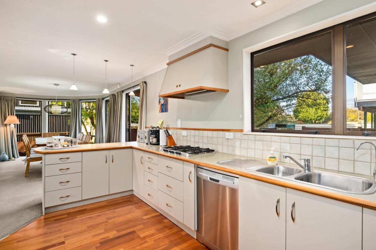 Taupo Escape - Rainbow Point Holiday Home Eksteriør bilde